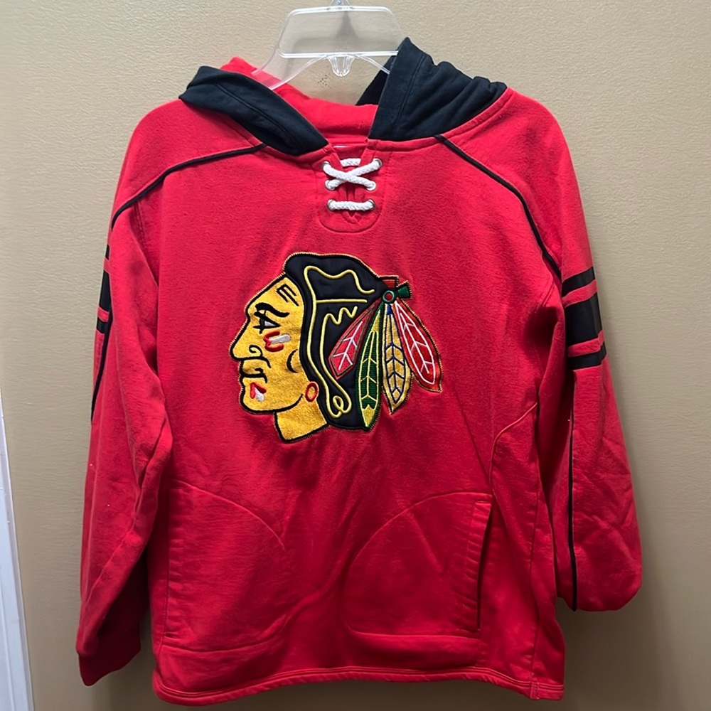 Chicago Blackhawks sweatshirt, size boys medium 10–12